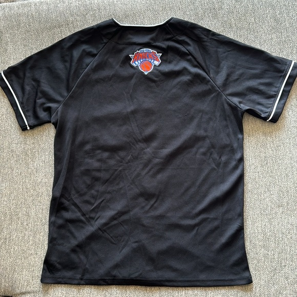 New York Knicks Jersey - Picture 2 of 3